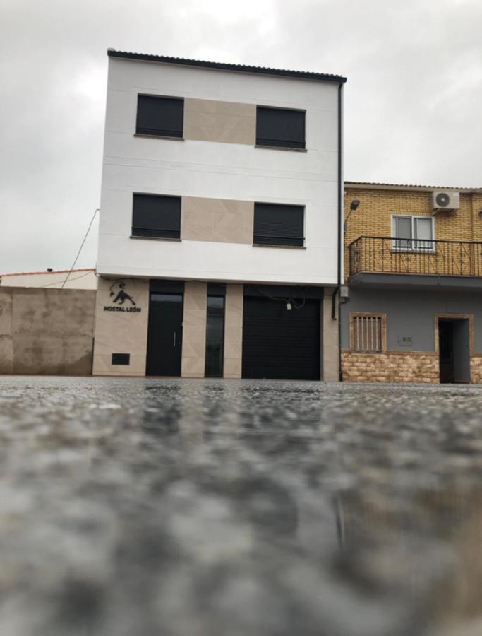 Hostal León Torreorgaz Exterior foto